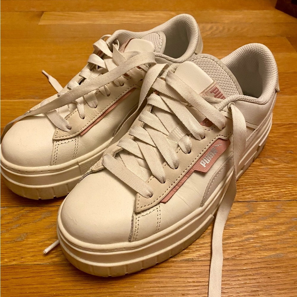 Puma Women's Mayze Crashed Off-White Sneakers with Pink Accents. Size 8